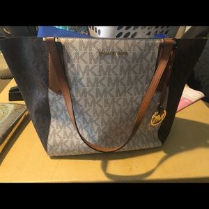 Michael Kors Jet Setter Tote